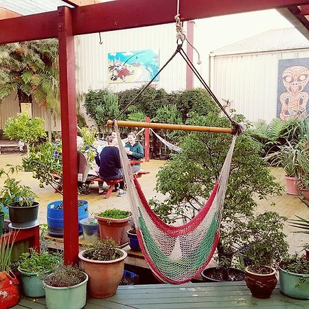 Bazil'S Backpackers Bbh Hostel & Surf School Westport Exteriör bild
