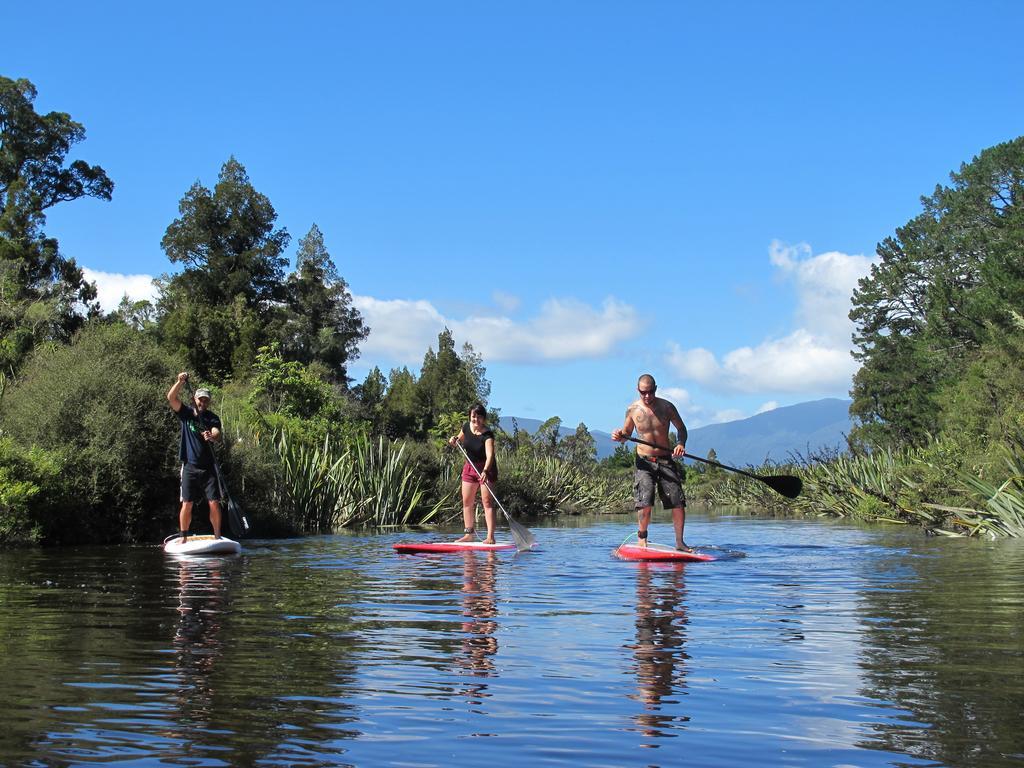 Bazil'S Backpackers Bbh Hostel & Surf School Westport Exteriör bild