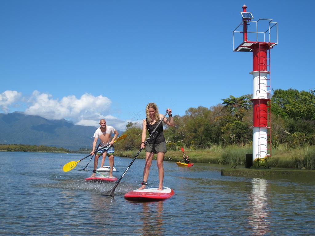 Bazil'S Backpackers Bbh Hostel & Surf School Westport Rum bild