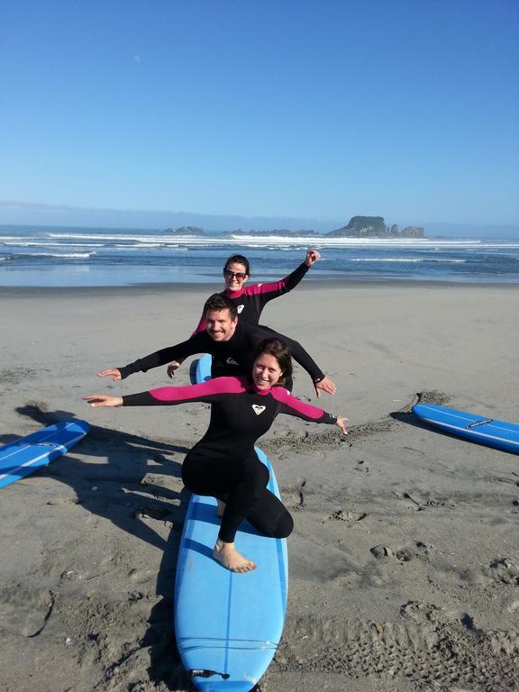 Bazil'S Backpackers Bbh Hostel & Surf School Westport Exteriör bild