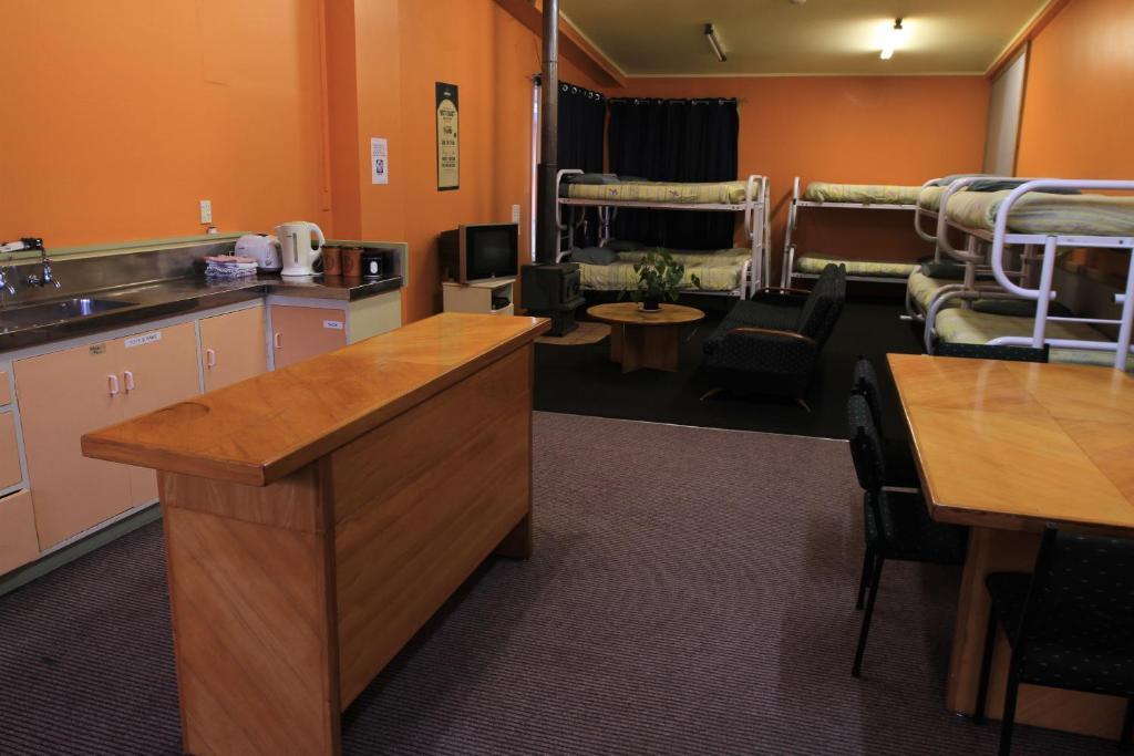 Bazil'S Backpackers Bbh Hostel & Surf School Westport Rum bild