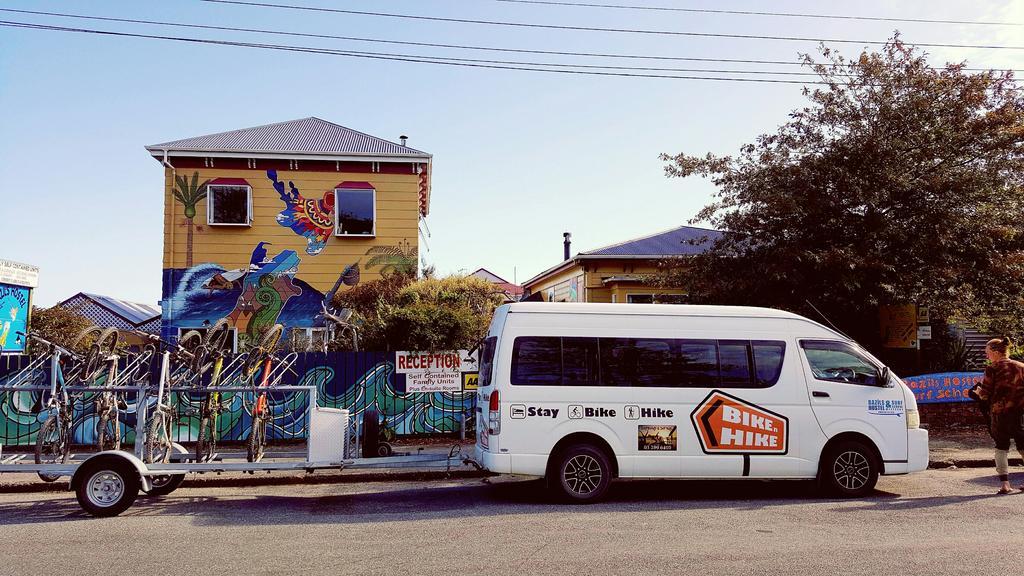 Bazil'S Backpackers Bbh Hostel & Surf School Westport Exteriör bild