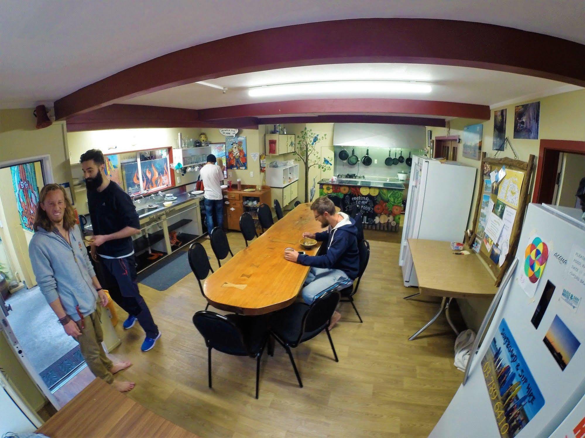Bazil'S Backpackers Bbh Hostel & Surf School Westport Exteriör bild