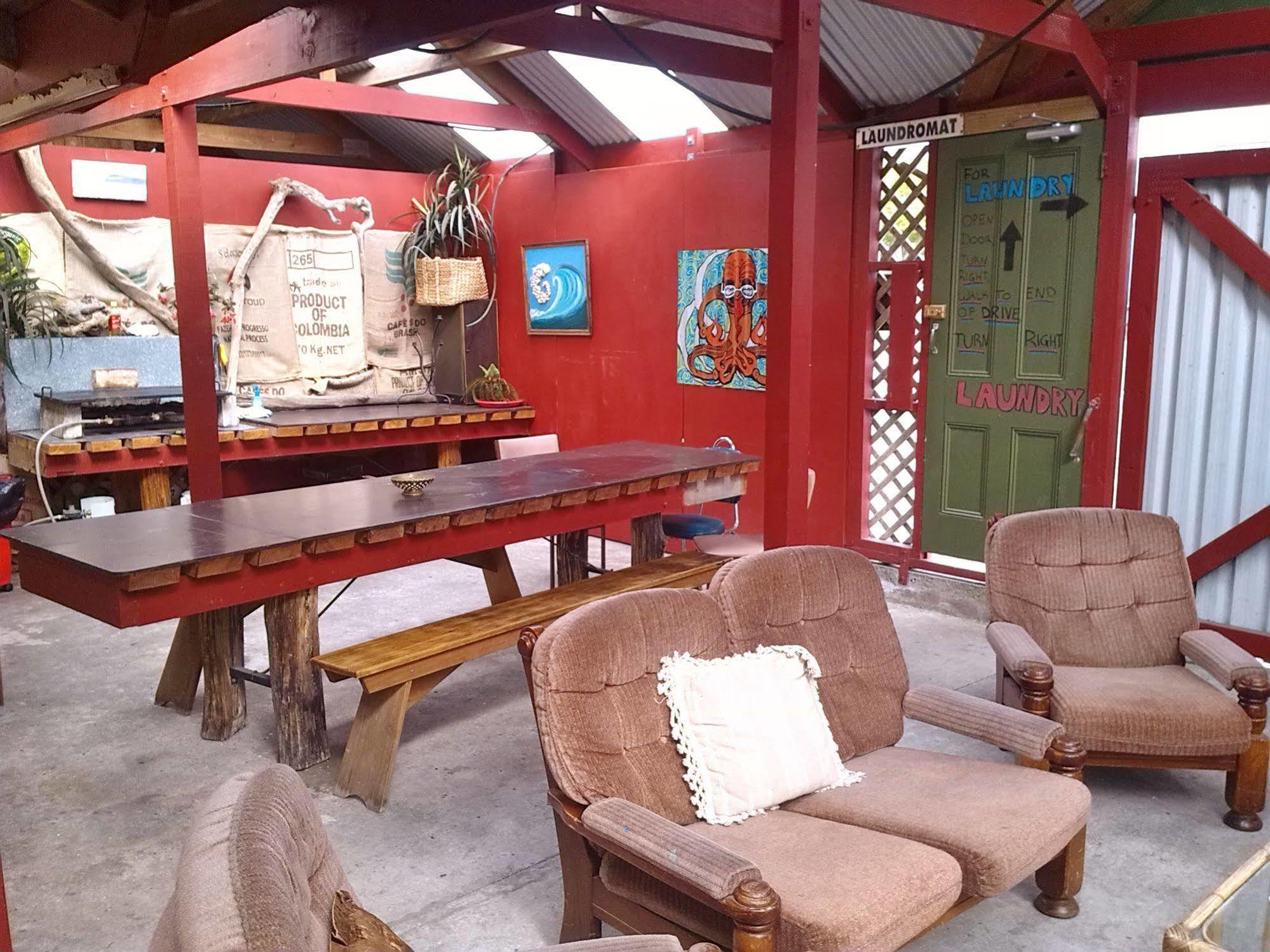 Bazil'S Backpackers Bbh Hostel & Surf School Westport Exteriör bild