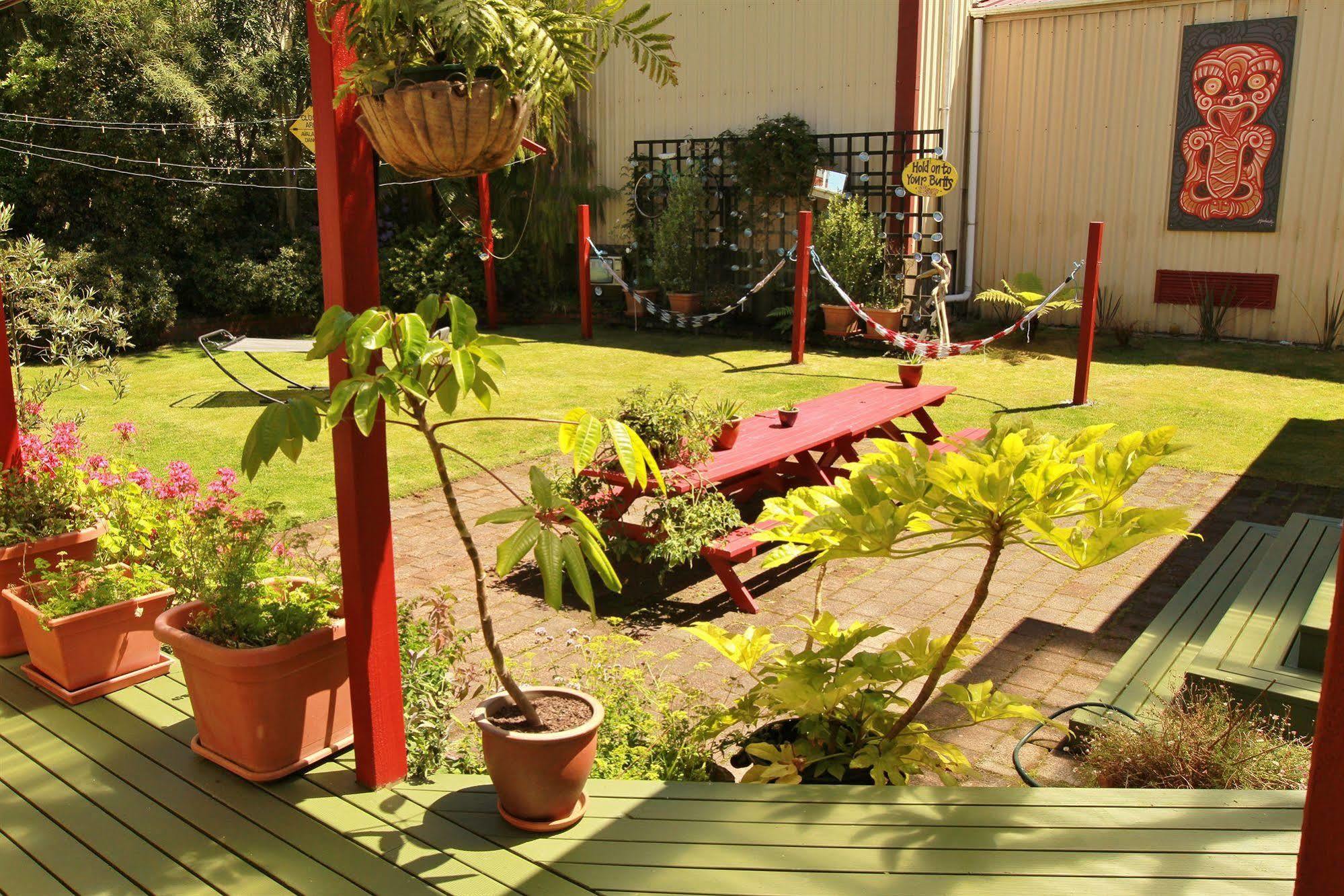 Bazil'S Backpackers Bbh Hostel & Surf School Westport Exteriör bild