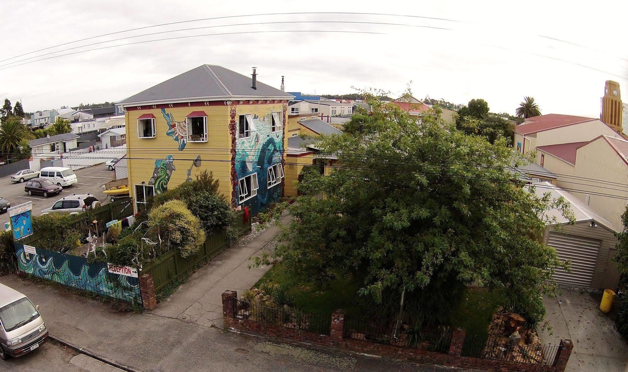 Bazil'S Backpackers Bbh Hostel & Surf School Westport Exteriör bild