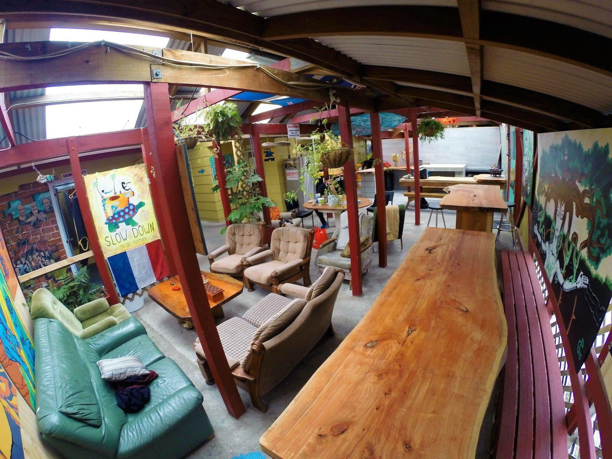Bazil'S Backpackers Bbh Hostel & Surf School Westport Exteriör bild