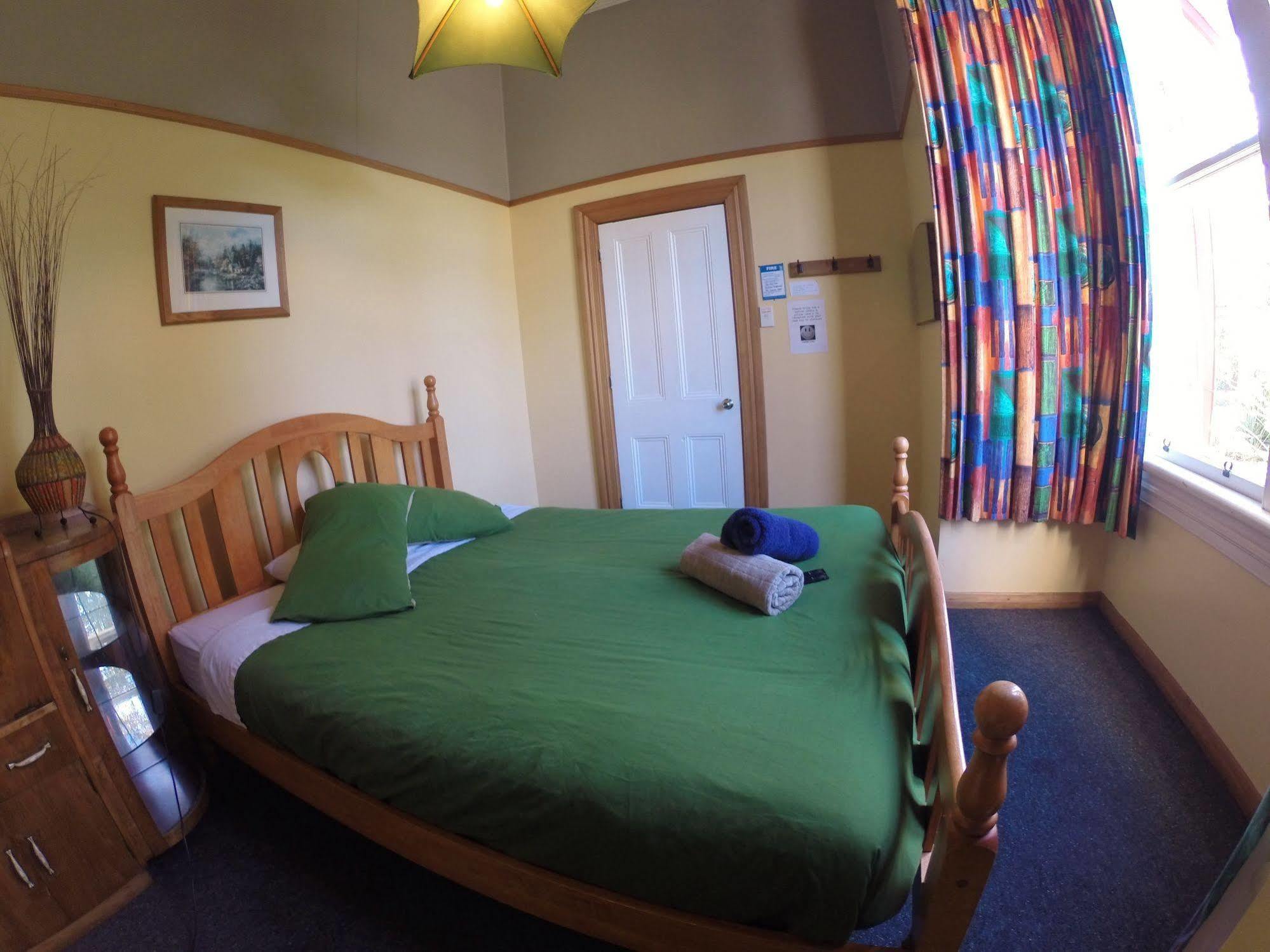 Bazil'S Backpackers Bbh Hostel & Surf School Westport Exteriör bild