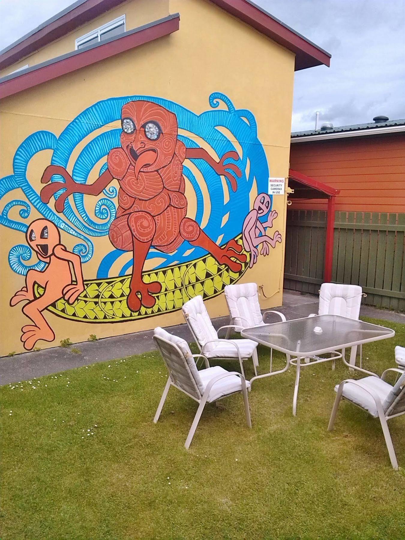 Bazil'S Backpackers Bbh Hostel & Surf School Westport Exteriör bild
