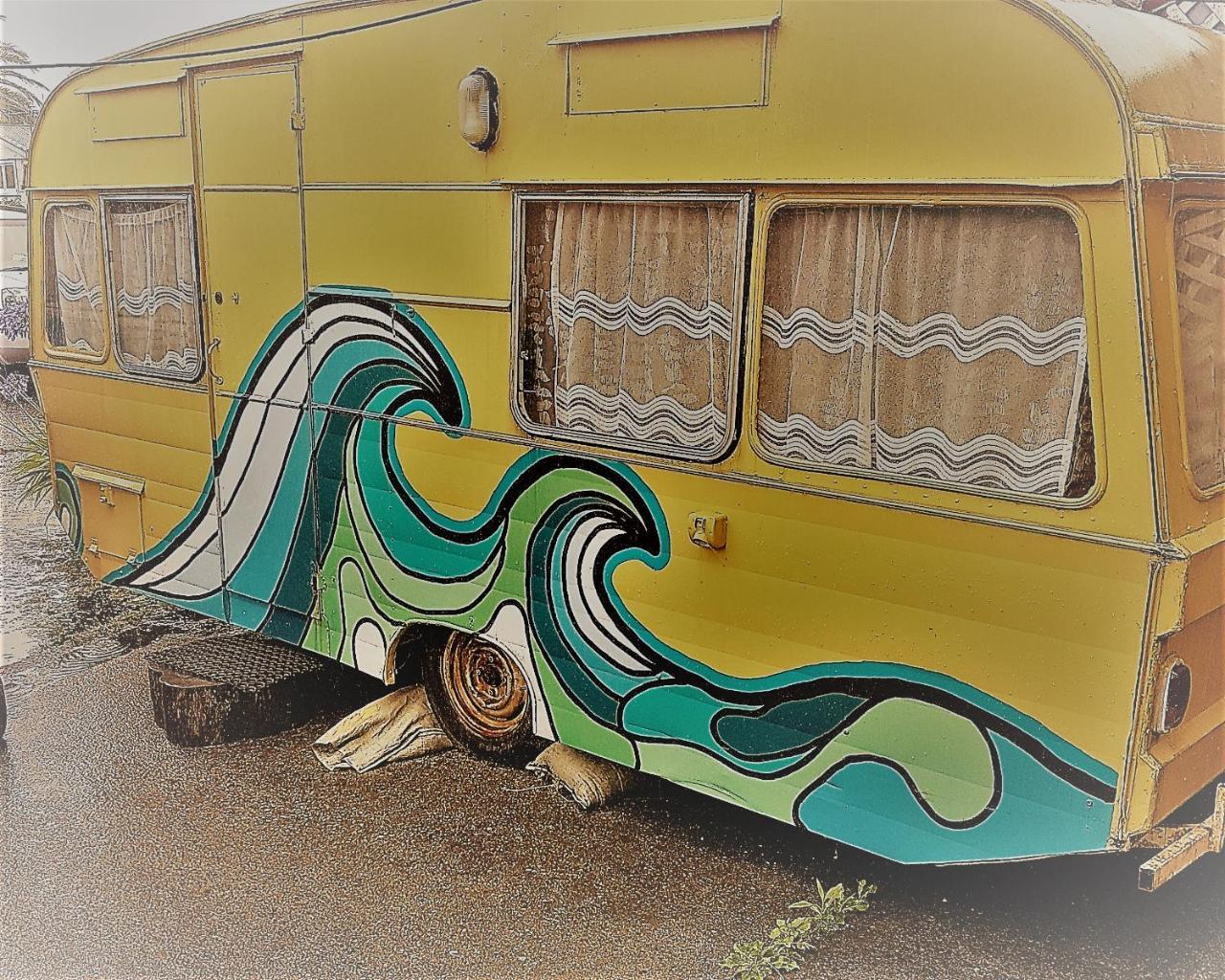Bazil'S Backpackers Bbh Hostel & Surf School Westport Exteriör bild